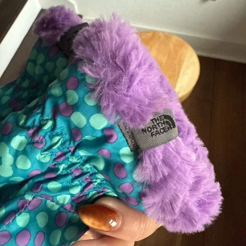 The North Face Mossbud Swirl Fleece Lined Water Resistant Gloves girls sz: Med